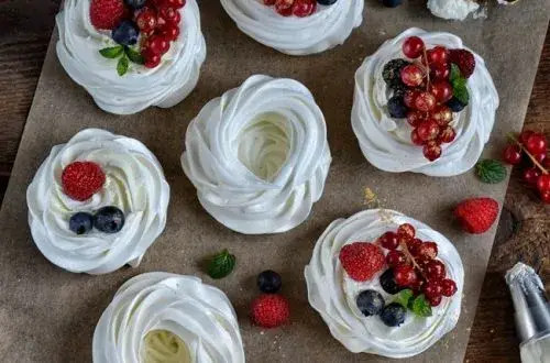 Tort bezowy: pysznie czy przepysznie? Odkryj smak idealny!